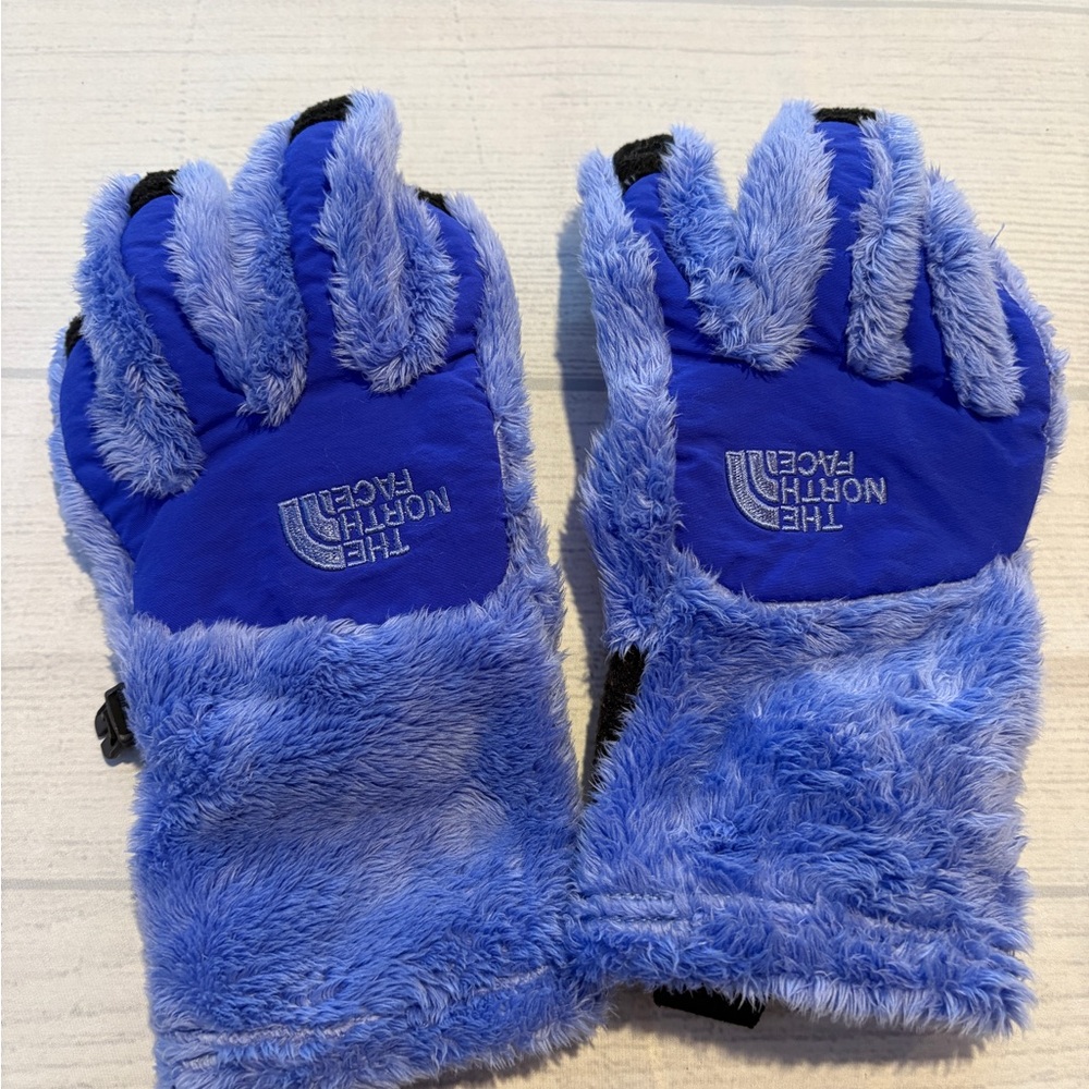 The North Face Light Blue Fuzzy Gloves kids size M